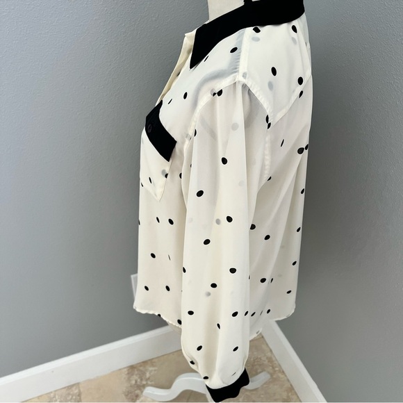 Women’s Size 8 Polka Dot Chaus Blouse - Picture 4 of 9
